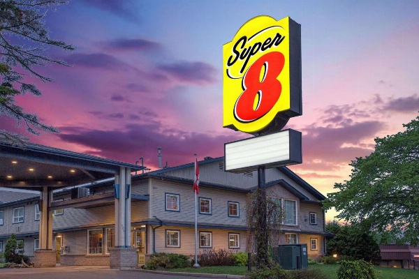 Super 8 by Wyndham Sault Ste Marie On Main image